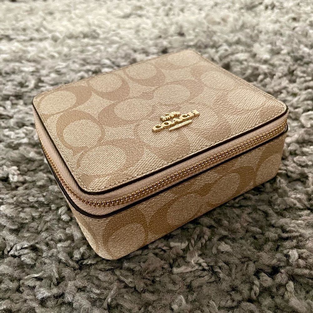 NWTโCOACHโLargeโJewelryย OrganizerโBoxโinโSignatureโCanvas